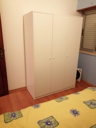 Double bedroom in a 3-bedroom apartment near Povoa train station