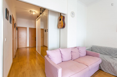 Snug single bedroom in a 5-bedroom flat, near the Escuela Internacional de Protocolo de Valencia - Gallery - 4