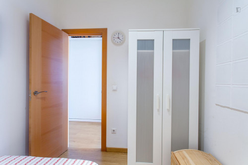 Snug single bedroom in a 5-bedroom flat, near the Escuela Internacional de Protocolo de Valencia  - Gallery -  1