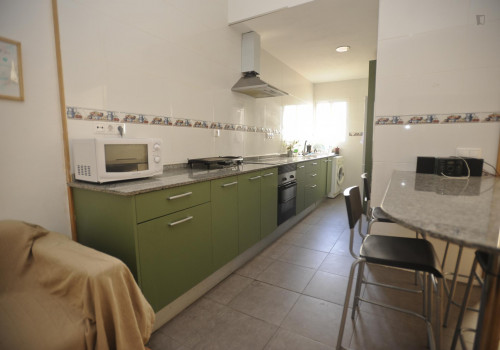 Snug single bedroom in a 5-bedroom flat, near the Escuela Internacional de Protocolo de Valencia - Gallery - 6