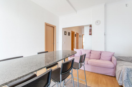 Snug single bedroom in a 5-bedroom flat, near the Escuela Internacional de Protocolo de Valencia - Gallery - 5