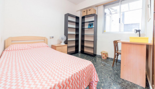 Pleasant single bedroom close to Facultat D'Infermeria i Podologia  - Gallery -  1
