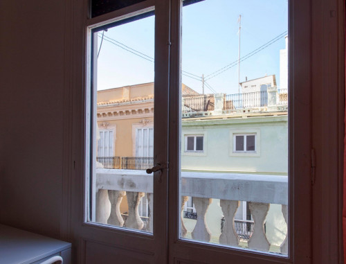 Charming double bedroom close to Institut Valencià d'Art Modern