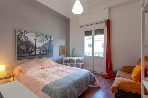Charming double bedroom close to Institut Valencià d'Art Modern