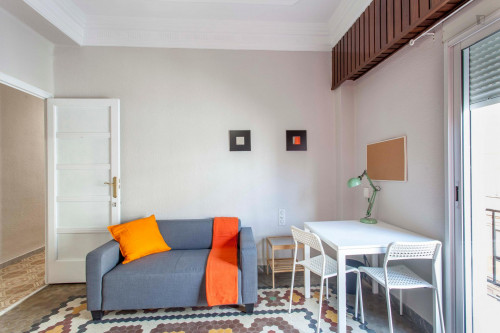 Spacious double bedroom with a balcony in Morvedre  - Gallery -  3