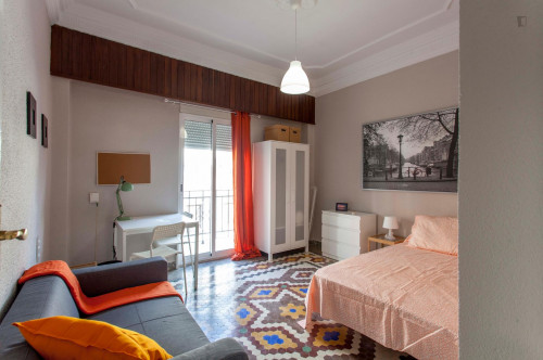 Spacious double bedroom with a balcony in Morvedre  - Gallery -  1