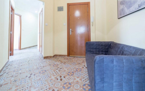 Snug double bedroom near the Bailén metro - Gallery - 12