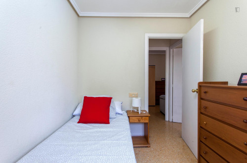 Excellent single bedroom in a student flat, in Ciutat Jardí  - Gallery -  3