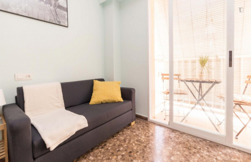 Inviting double bedroom with balcony in a 5-bedroom flat, in proximity to the Universidad Europea de Valencia  - Gallery -  3