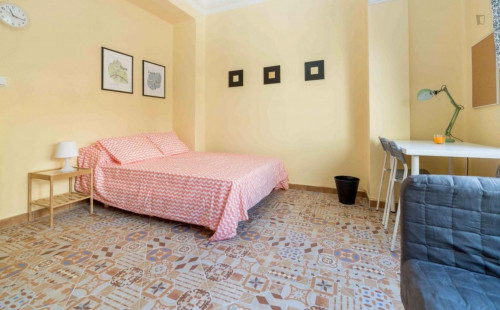Attractive double bedroom in Eixample