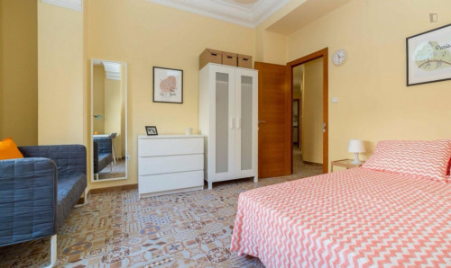Attractive double bedroom in Eixample