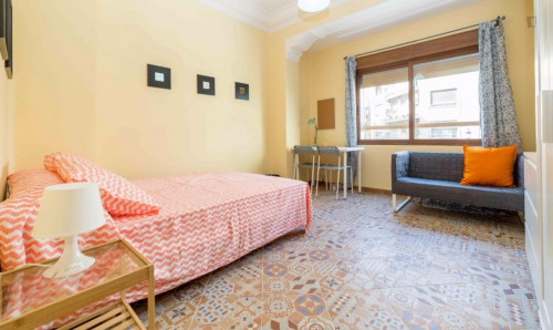 Attractive double bedroom in Eixample