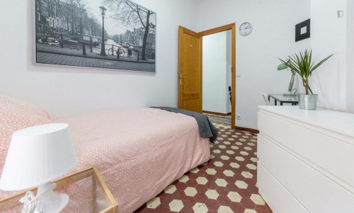 Dashing double bedroom with a balcony, near the Amistat-Casa de Salud metro  - Gallery -  2
