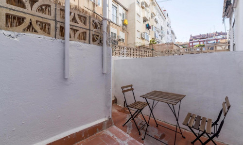 Dashing double bedroom with a balcony, near the Amistat-Casa de Salud metro  - Gallery -  3