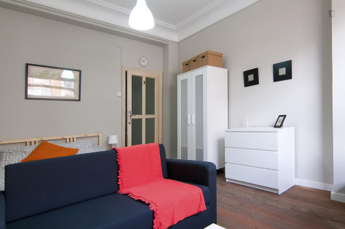 Double bedroom in a nice 7-bedroom flat, in the Extramurs district  - Gallery -  3