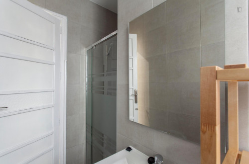 Great twin bedroom close to IEM Business School - Gallery - 10