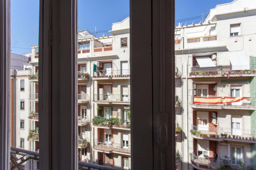 Great twin bedroom close to IEM Business School