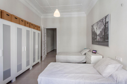 Great twin bedroom close to IEM Business School