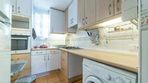 Restful single bedroom near the Av. del Cid metro