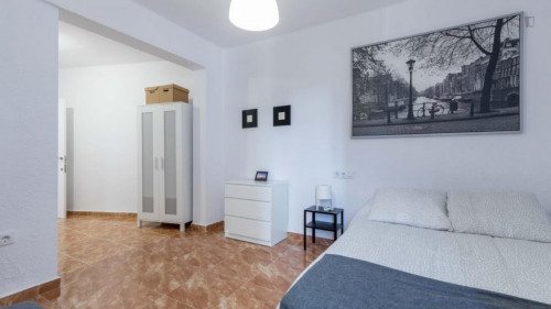 Sublime double bedroom in a student flat, in the Poblats Marítims district