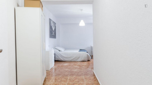Sublime double bedroom in a student flat, in the Poblats Marítims district