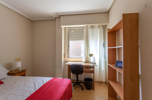 Appealing double bedroom in well-connected Ciutat Jardí