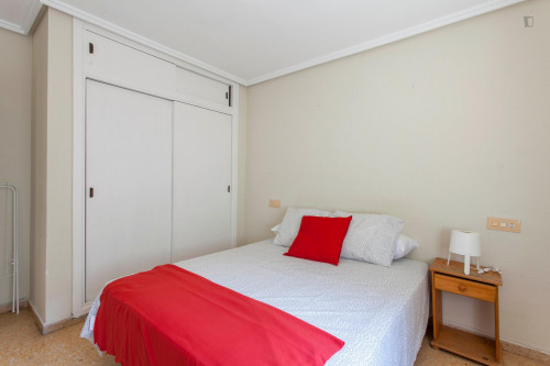 Appealing double bedroom in well-connected Ciutat Jardí