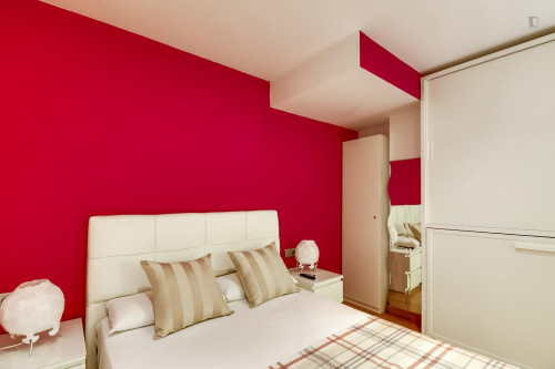 Good-looking 4-bedroom flat in Barcelona