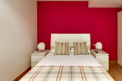 Good-looking 4-bedroom flat in Barcelona