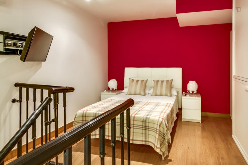 Good-looking 4-bedroom flat in Barcelona