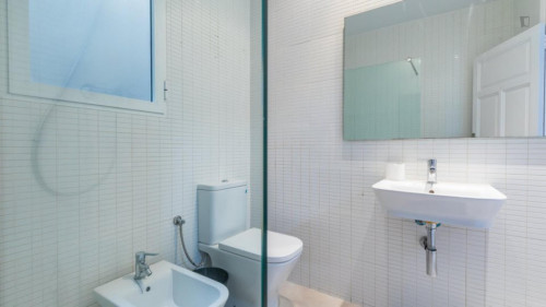 Shiny double bedroom with a balcony, in Gran Vía - Gallery - 8