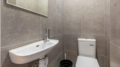 Shiny double bedroom with a balcony, in Gran Vía - Gallery - 9