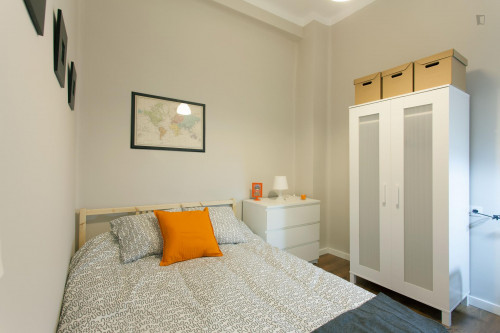 Nice double bedroom in a 6-bedroom apartment near Basílica san Vicente Ferrer  - Gallery -  3
