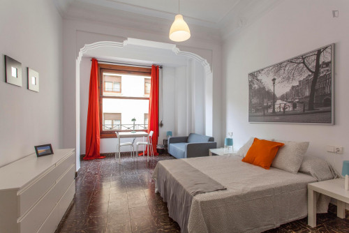  Sublime Double Bedroom In A Student Flat, In Central La Roqueta  -  Sublime double bedroom in a student flat, in central La Roqueta  - Gallery -  1