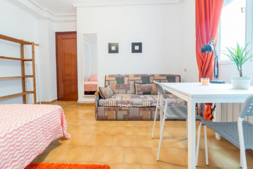 Cosy double bedroom in a 4-bedroom flat, in proximity to Universidad Internacional Valenciana