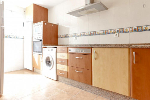 Snug double bedroom in the trendy Extramurs neighbourhood