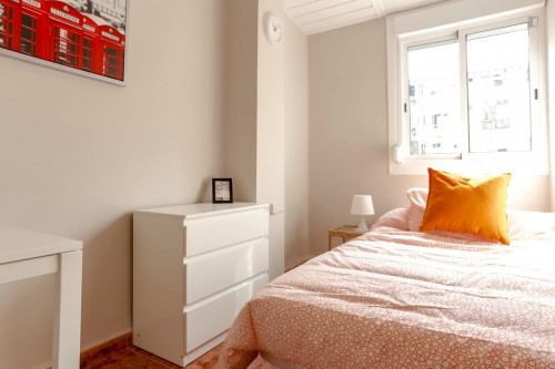 Snug double bedroom in the trendy Extramurs neighbourhood  - Gallery -  2