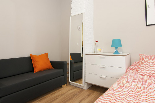 Alluring double bedroom close to the Colón metro station