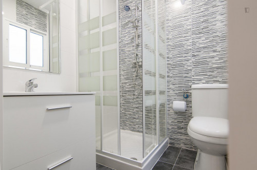 Alluring double bedroom close to the Colón metro station - Gallery - 9
