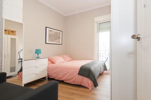 Alluring double bedroom close to the Colón metro station