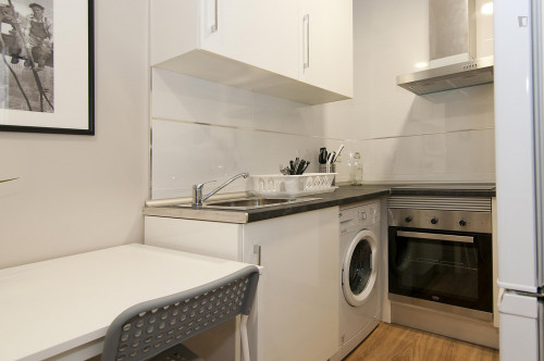 Alluring double bedroom close to the Colón metro station - Gallery - 7