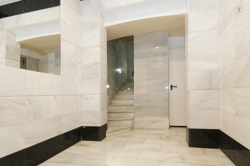 Alluring double bedroom close to the Colón metro station - Gallery - 14