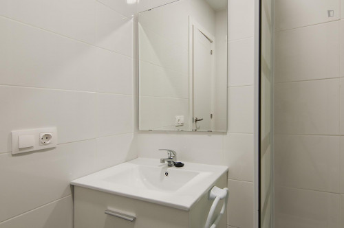 Alluring double bedroom close to the Colón metro station - Gallery - 10