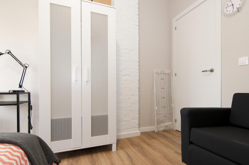 Alluring double bedroom close to the Colón metro station
