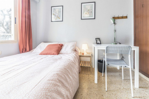 Welcoming double bedroom near Escuela de Arte y Superior de Diseño de Valencia  - Gallery -  2