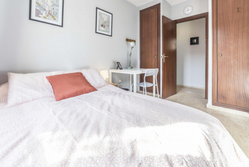 Welcoming double bedroom near Escuela de Arte y Superior de Diseño de Valencia  - Gallery -  3
