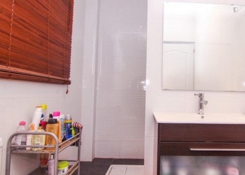 Charming double bedroom near the Xàtiva metro