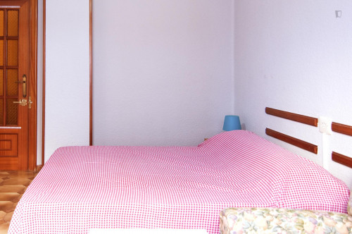 Fair double bedroom near the Universitat Católica de Valencia San Vicente Mártir
