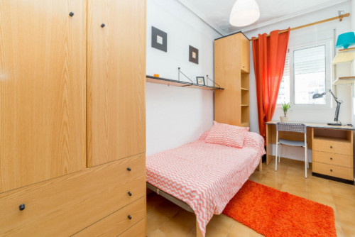  Attractive Single Bedroom In A 4-Bedroom Apartment, In The El Pla Del Real Neighbourhood  -  Attractive single bedroom in a 4-bedroom apartment, in the El Pla del Real neighbourhood  - Gallery -  2