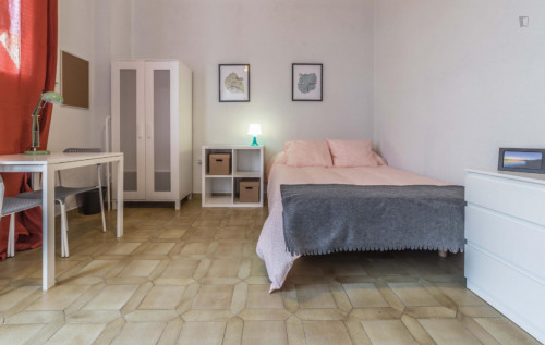 Friendly double bedroom in a 5-bedroom apartment, in the L’eixample - Gallery - 5